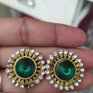 4 Beautiful And Stylish Earings