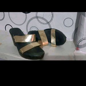 Black Heels Golden Patti 👠