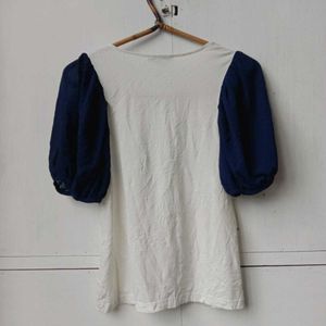 Stretchable Comfort Top With Blue Puffed Sleeves