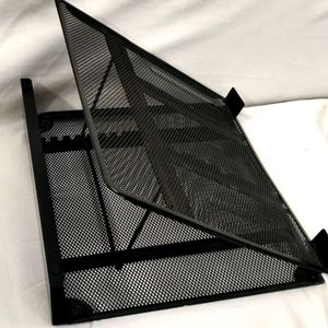 🧑‍⚕️👲🧑‍🏫A VENTILATED HEIGHT METAL LAPTOP STAND