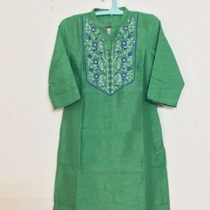 Beautiful Embroidered Kurta ✨🧚🏻‍♀️💚🫠