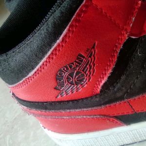 NIKE AIR JORDAN  1 MID BRED