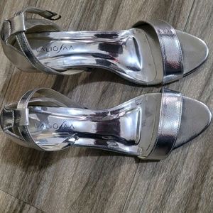 Silver Heels 👠 Be Party Ready 🥳 🎉🤍