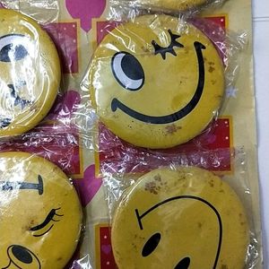 Used Smiley Badge 30 Pieces