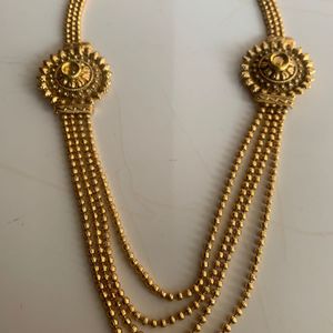 Fashionable Neckpiece