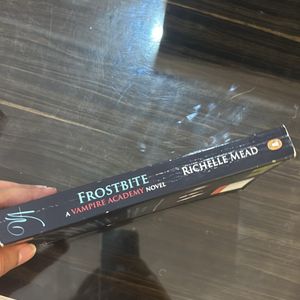 Vampire Academy Frostbite By Richelle Mead