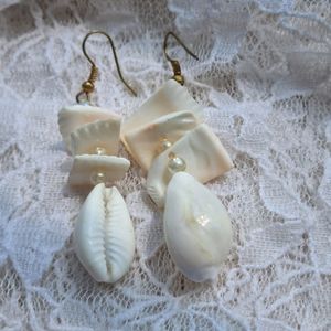 Shell Necklace Set With Pouch