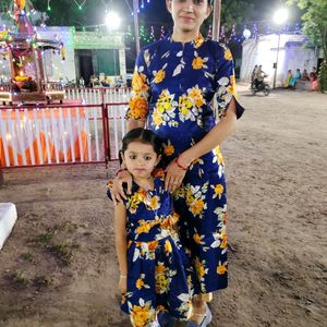 Mom And Daughter Twining Kurta With Frock