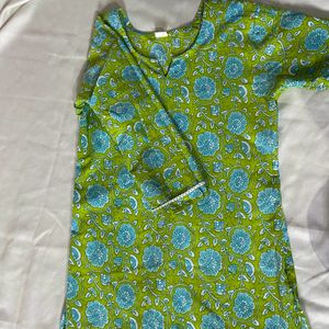 Short Kurti Which flower Print in blue colour