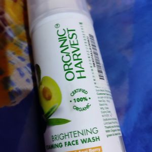 Organic Harvest Brightening Foaming Face Wash