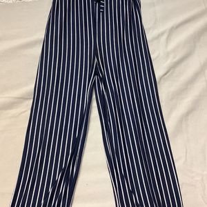 A Cute White Strips Summer Pants With Pockets