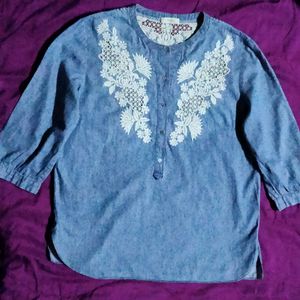 Soft Denim Embodeiry Top