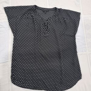 BANANA REPUBLIC Black & White Top● Casual Wear●