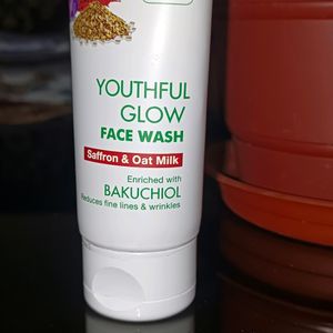 Organic Harvest Youthful Glow Face Wash:Saffron &