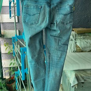 Light washed blue denim midrise