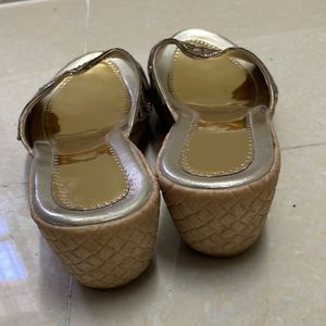 Golden Wedges Sandal 👡