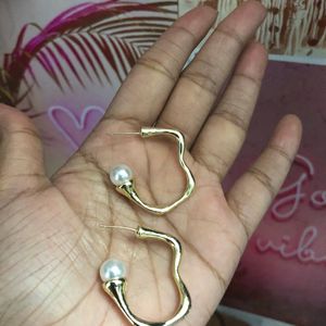 Wave C-Shaped Stud Earrings