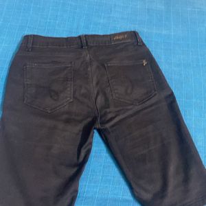 Knee Length Black Pant With Streachble Waistline