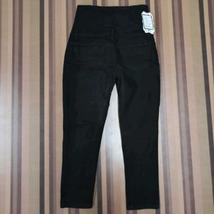 Y-43 Size 30 Slim Fit Women Denim Jeans