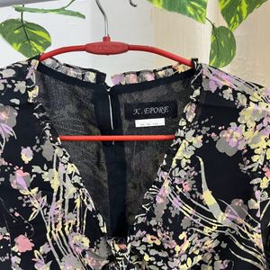 Floral top With Tie Detail