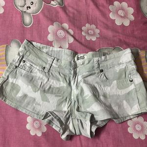 White hot pant For Girls Waist 30 Size S