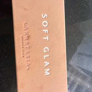 Anastasia Soft Glam Palette