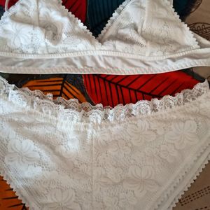 White panty bra set