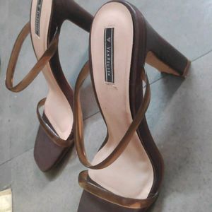 Vanheusen Heels