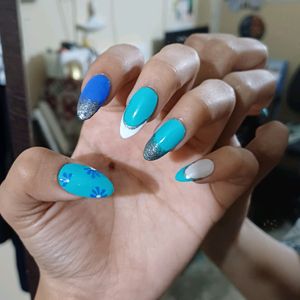 Hawai Themed Blue Fake Nails (Hand Painted)🪼