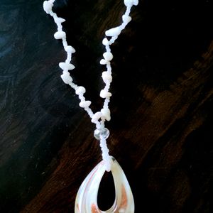 Pearl Shell Pendant Necklace