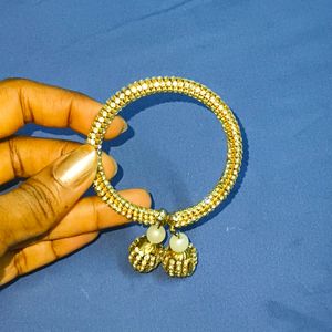 Bracelet Looks Like Bangle