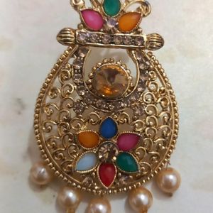 Beautiful Heavy Kundan Earrings With Mang Tikka