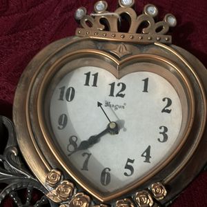 Wall clock showpiece