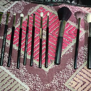 12 Face And Eyes Brushes With Storage Bag