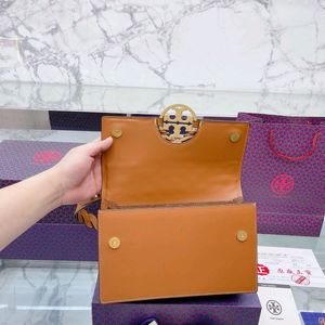 Style Double T Shoulder Small Square Bag