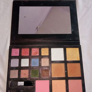 Oriflame make Up Pallette