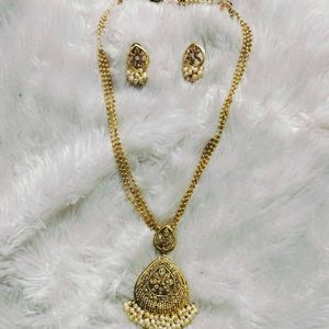 Earring And Neckpiece Set