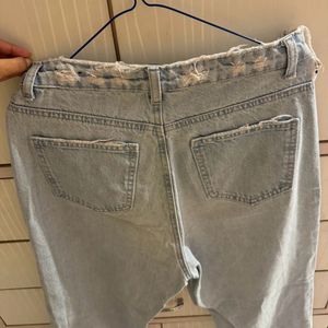 RIOT ripped Mom High Jeans