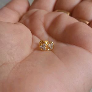 18crt Gold Studs