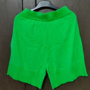 329Rs.Ribbed Green Shorts