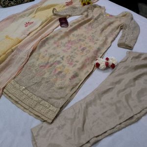 Pakistani Full Length Kurti Set ...It's Amazing 😍