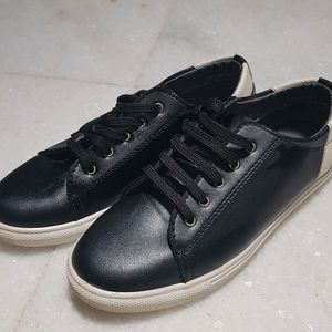 West Wood Black And White Unisexual Shoe