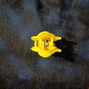 Yellow Flower Clutcher