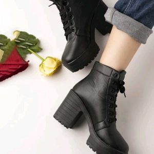 Shoetopia black boots