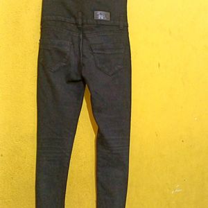 BLACK COLOUR JEANS FOR GIRLS IN GOOD CONDITION