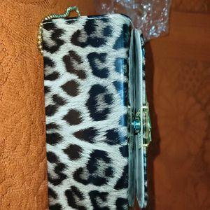 BEAUTIFUL ANIMAL PRINT SLING BAG 💕💕💕💕