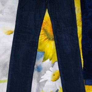 VINTAGE ORIGINAL  Size - 28  GIRLISH BLUE JEANS❣️