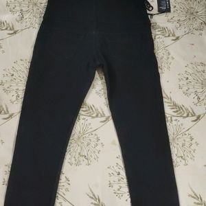 Stylish Stretchable Skinny Jeans In Black Colour