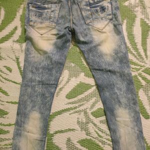 Trendy Style Jeans With Cut