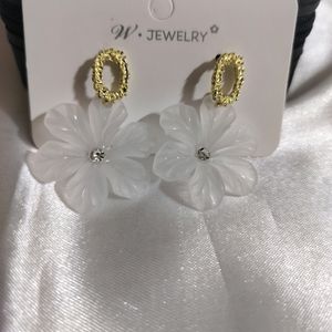Flower Crystal Drop Earrings 🌻